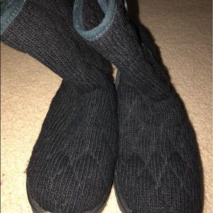 Black Ugg Sweater Boots; Mid length